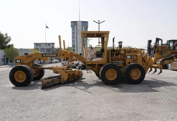 2004 Caterpillar 160H Motor Grader Left Side View