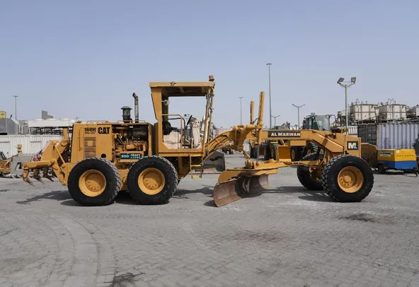 2004 Caterpillar 160H Motor Grader Right Side View
