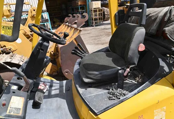 2004 Hyster H4.00XMS-6 Forklift cabin-view