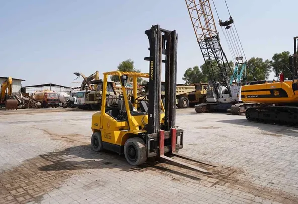 2004 Hyster H4.00XMS-6 Forklift front-right-view