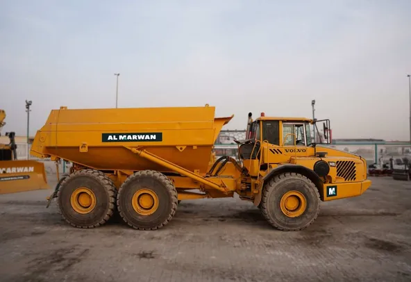 2005 Volvo A40D Off-Road Water Truck Right View - ADW-0001