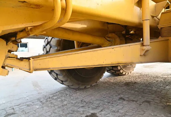 2005 Volvo A40D Off-Road Water Truck Undercarriage View - ADW-0001