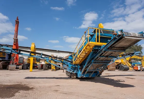2005 Finlay Fintec 542 Mobile Screener Front Right View