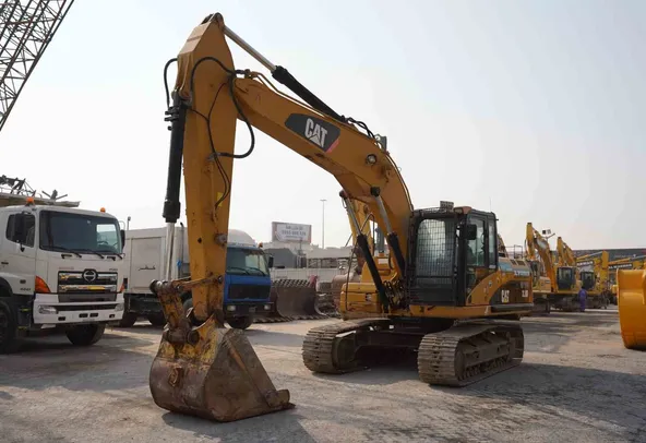 2007 CAT 320D Track Excavator Front Left View - EX-0357
