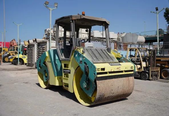 2007 Ammann AV110X Roller Front Right View