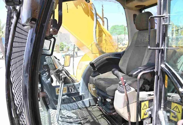 2008 JCB JS330LC Track Excavator Cabin View - EX-0286