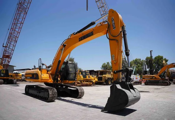 2008 JCB JS330LC Track Excavator Front Right View - EX-0259