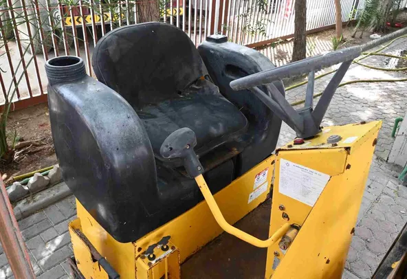 2008 Sakai CR270 Ride-On Roller Cabin View