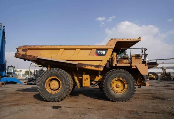 2010 Cat 773D Rigid Dump Truck Right View - RD-0476