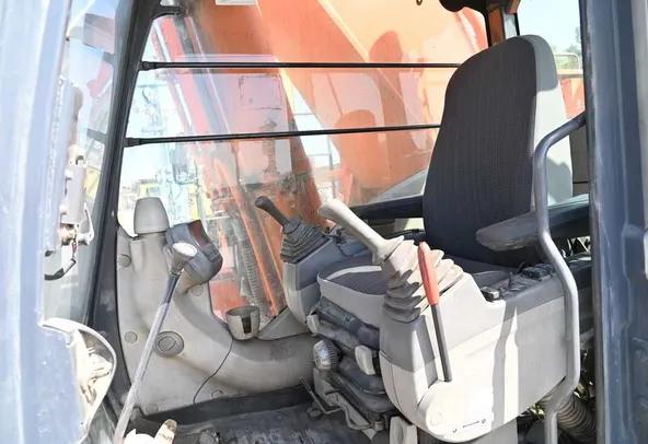 2010 Hitachi ZX870H-3F Zaxis Large 86 ton Hydraulic Crawler Long Reach Boom Excavator Tracked Digger cabin view