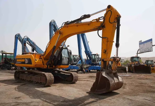 2011 JCB JS330 Track Excavator Right View - EX-0296