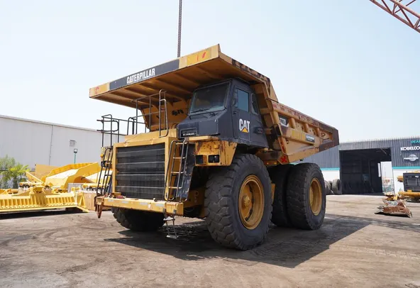 2011 cat 777D rigid dump truck front left image