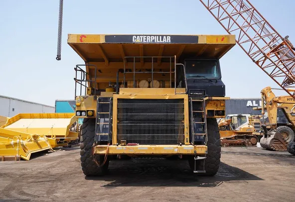 2011 cat 777D rigid dump truck front view image