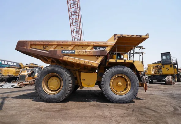 2011 cat 777D rigid dump truck right side image