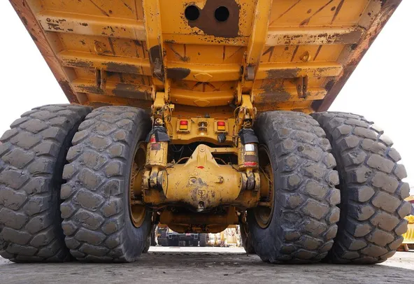 2011 cat 777D rigid dump truck undercarriage view