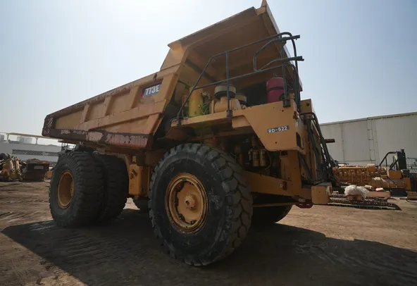 2012 cat 773E rigid dump truck front right view