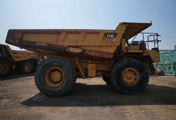 2012 cat 773E rigid dump truck right side view