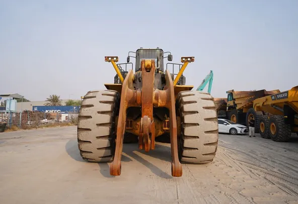 2013 Komatsu WA800-3EO Wheel Loader Front View