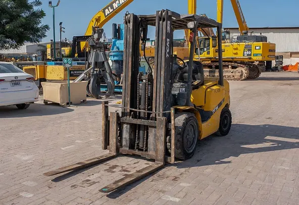 2013 TCM FDF30T3KT Diesel Forklift Front Left View