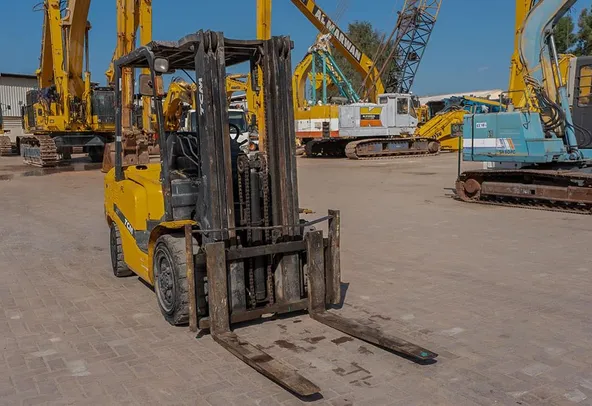 2013 TCM FDF30T3KT Diesel Forklift Front Right View
