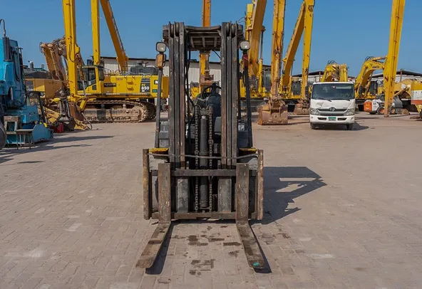2013 TCM FDF30T3KT Diesel Forklift Front View