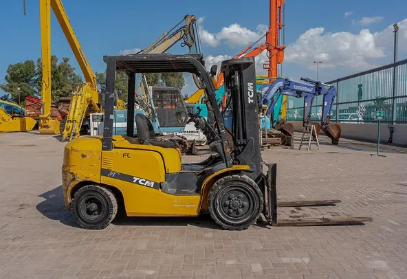 2013 TCM FDF30T3KT Diesel Forklift Right Side View
