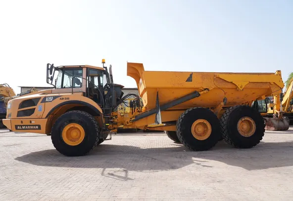 2013 volvo a35f articulated dump truck left side view