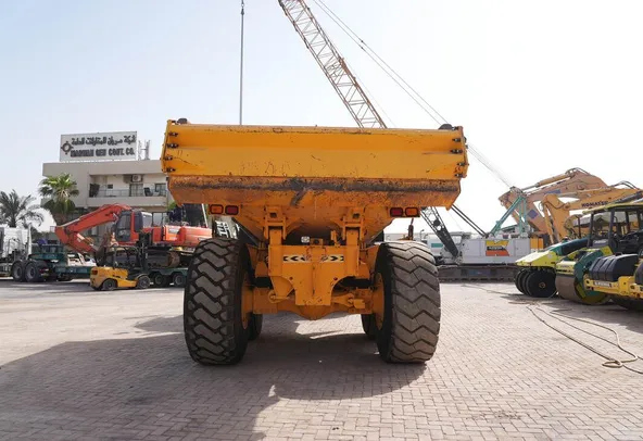 2013 volvo a35f articulated dump truck rear view