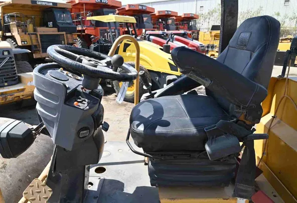 2014 Cat CS533E Single Drum Roller Cabin View - RO-0444