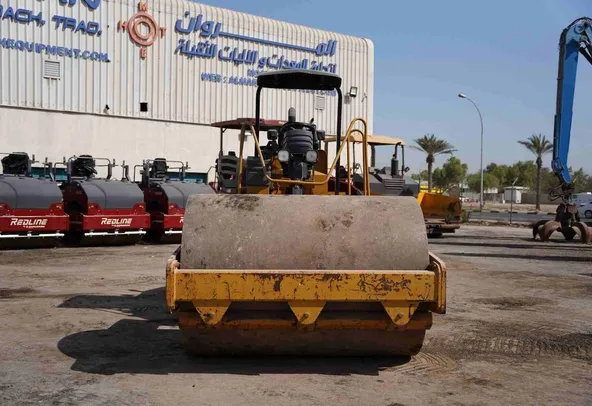 2014 Cat CS533E Single Drum Roller Front View - RO-0444