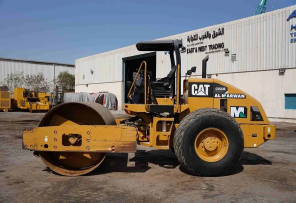 2014 Cat CS533E Single Drum Roller Left View - RO-0444