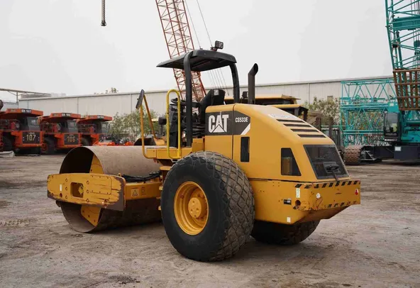 2014 Cat CS533E Single Drum Roller Rear Left View - RO-0437
