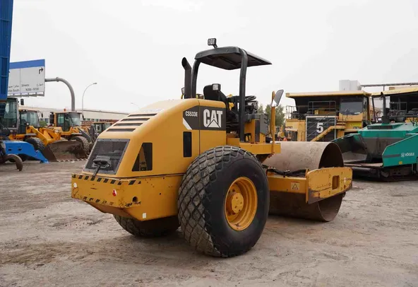 2014 Cat CS533E Single Drum Roller Rear Right View - RO-0437