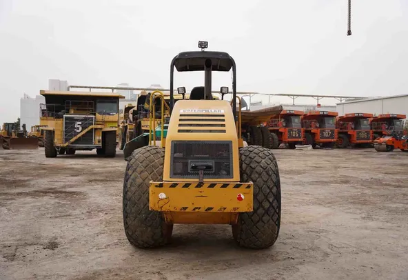 2014 Cat CS533E Single Drum Roller Rear View - RO-0437