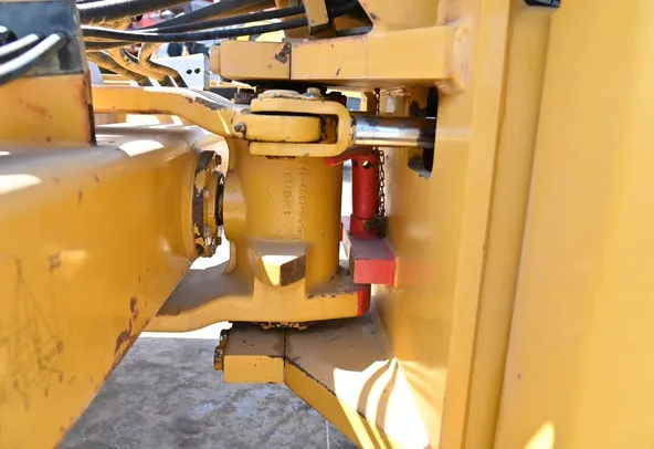 2014 Cat CS533E Single Drum Roller Undercarriage View - RO-0444