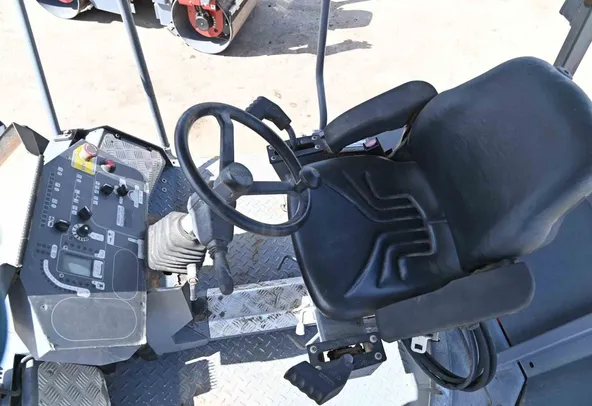 2014 Hamm HD90 Double Drum Roller Cabin View