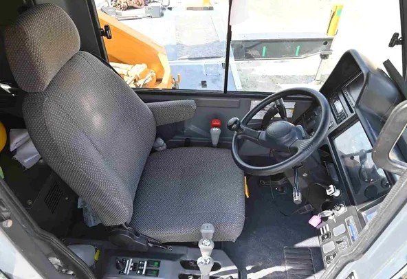 2015 Kato KR25H-V8 SR250Ri Mobile Crane Cabin View