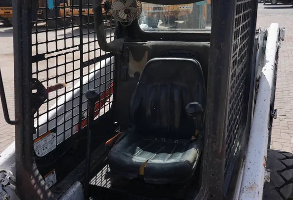 2015 bobcat s450 skid steer loader cabin view