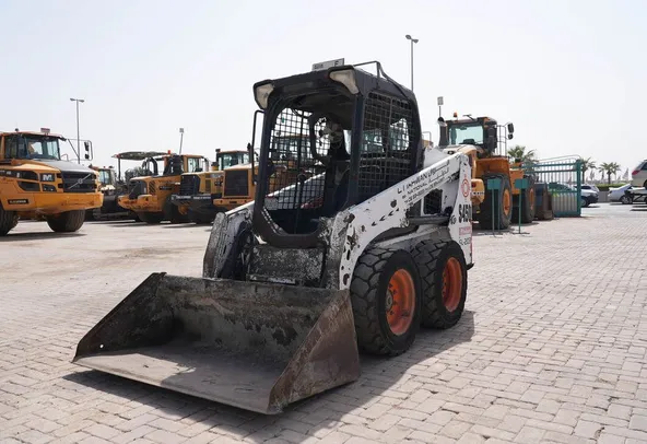 2015 bobcat s450 skid steer loader front left view