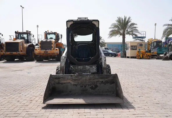 2015 bobcat s450 skid steer loader front view