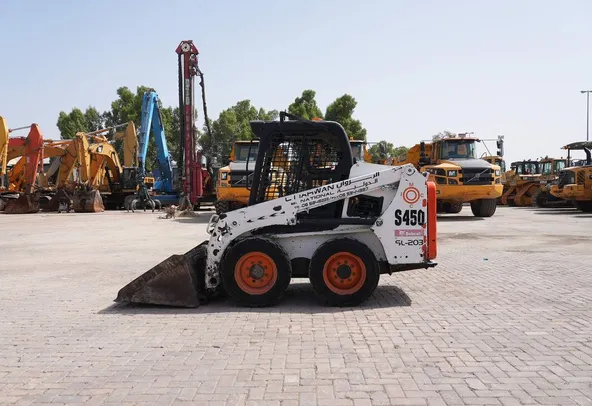 2015 bobcat s450 skid steer loader left side view