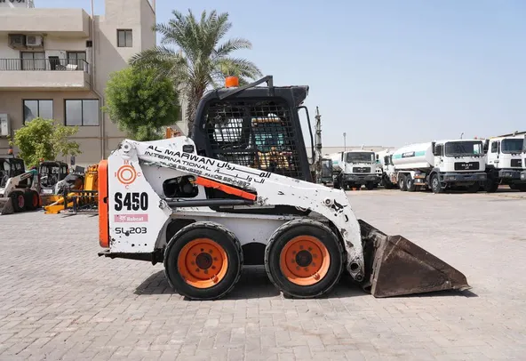 2015 bobcat s450 skid steer loader right side view