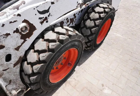 2015 Bobcat S450 Skid Steer Loader Tires View Image