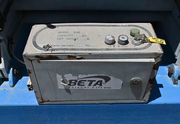 2016 Beta B500 Electric Scissor Lift Battery View - LF-0069