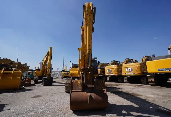 2017 Komatsu PC450LC-8 - Reliable Excavator for Sale-front-view