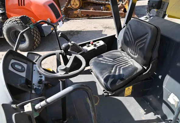 2018 Bomag BW 211 D-40 Single Drum Roller Cabin View - RO-0445