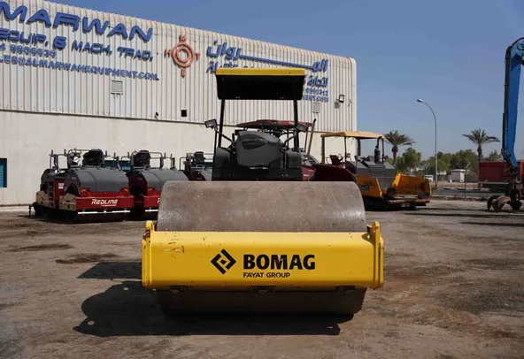2018 Bomag BW 211 D-40 Single Drum Roller Front View - RO-0445