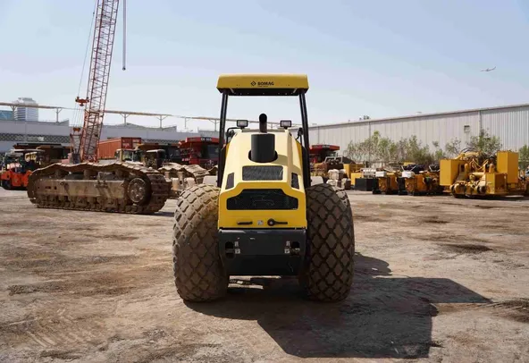 2018 Bomag BW 211 D-40 Single Drum Roller Rear View - RO-0445