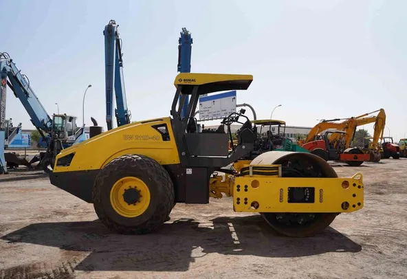 2018 Bomag BW 211 D-40 Single Drum Roller Right View - RO-0445