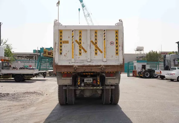 2018-hino-700-series-zs-4041-6x4-tipper-truck-rear-view-tk-0394